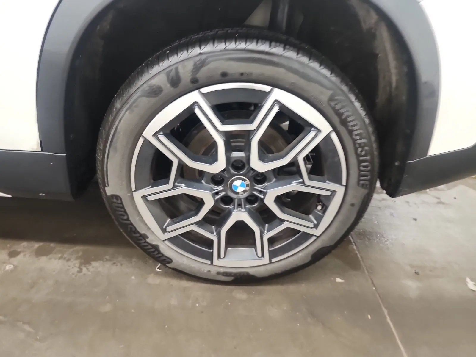 Left Rear Wheel/Tire Photo