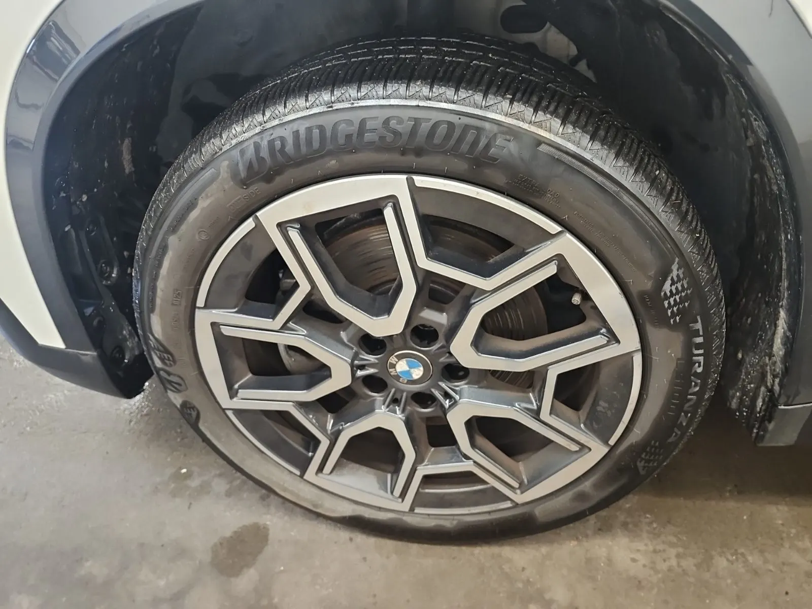Front driver wheel/tire photo