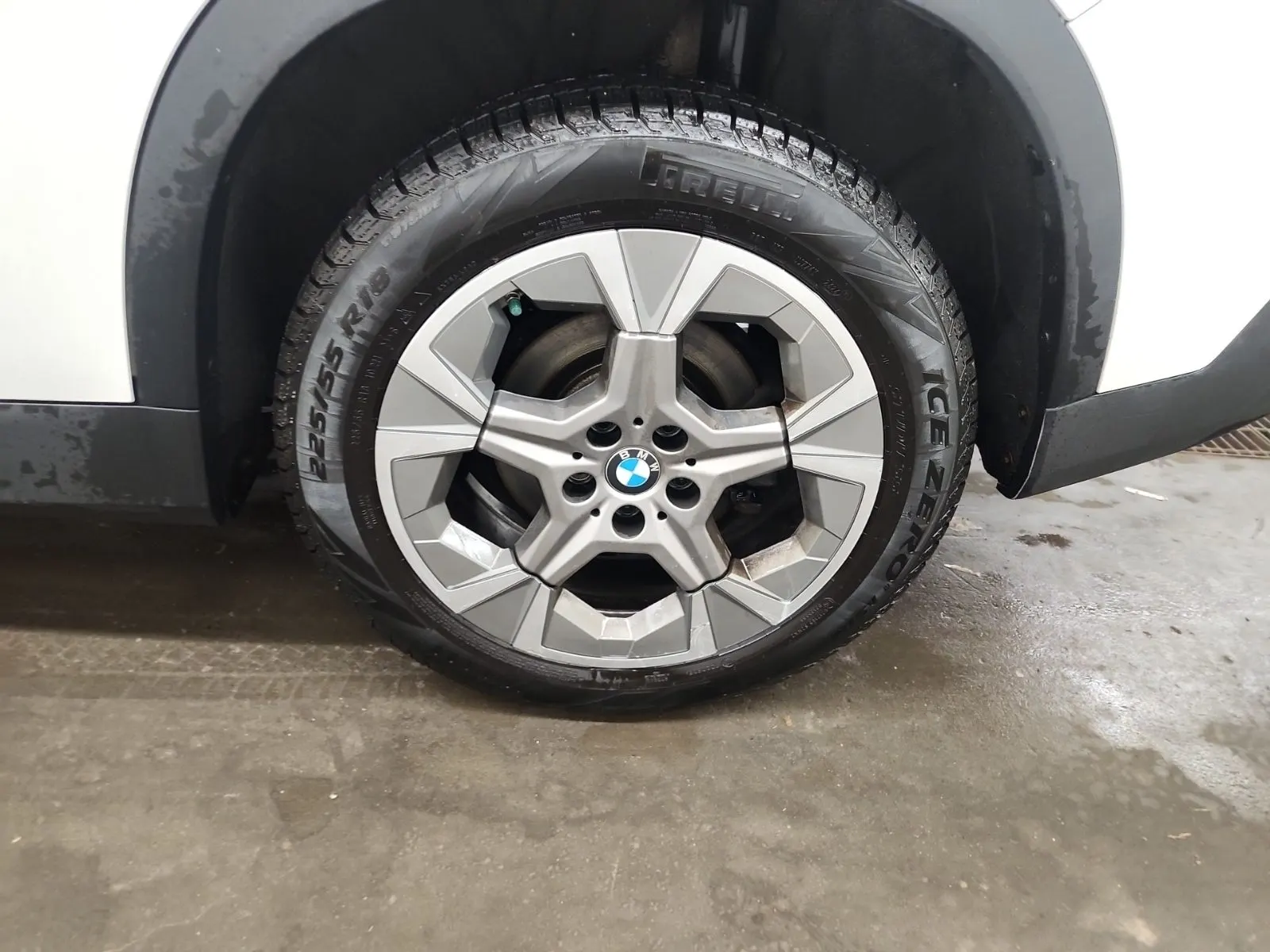 Left Rear Wheel/Tire Photo