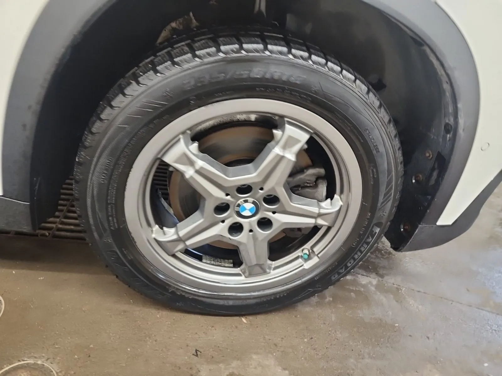 Right Front Wheel/Tire Photo