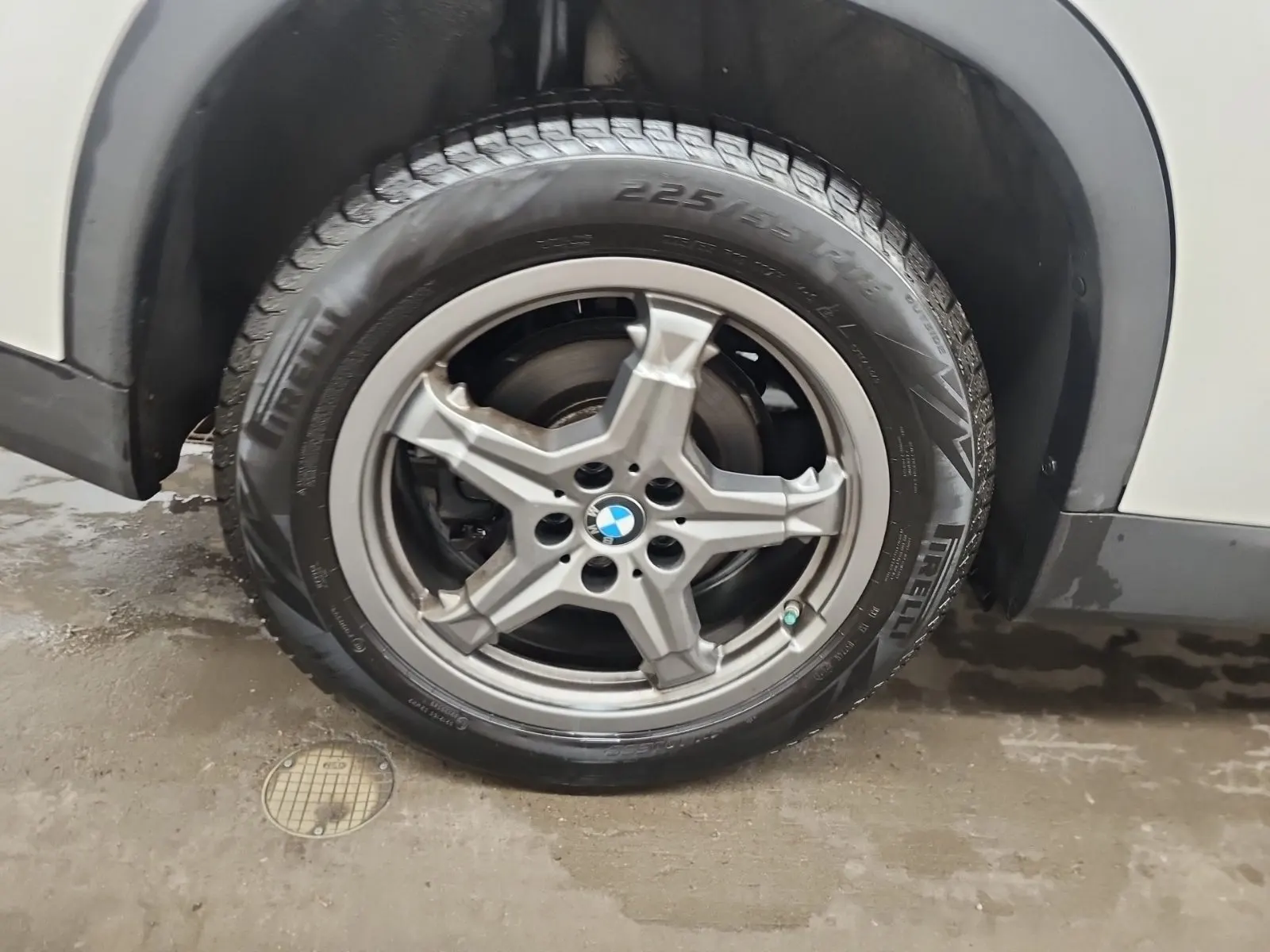 Right Rear Wheel/Tire Photo