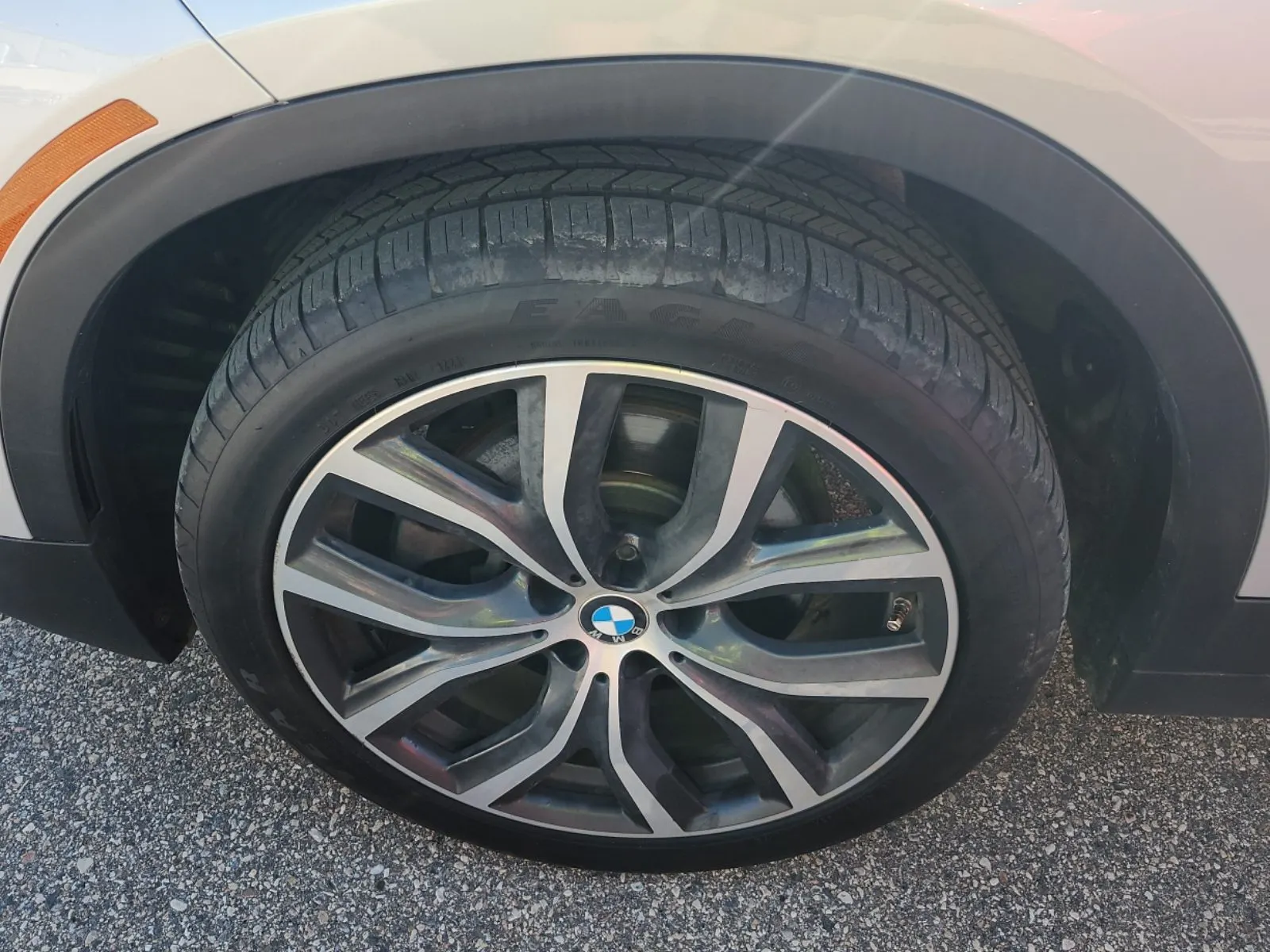 Front driver wheel/tire photo