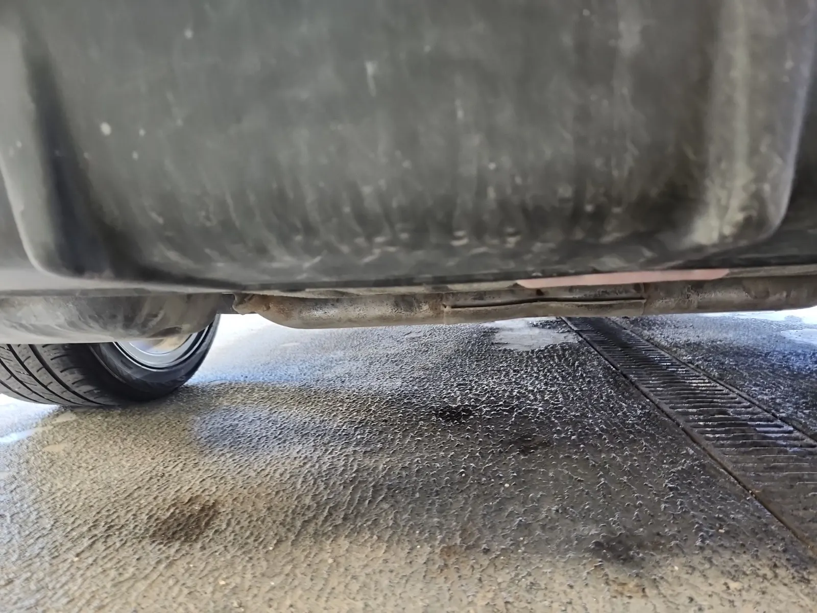Undercarriage - Rear Photo