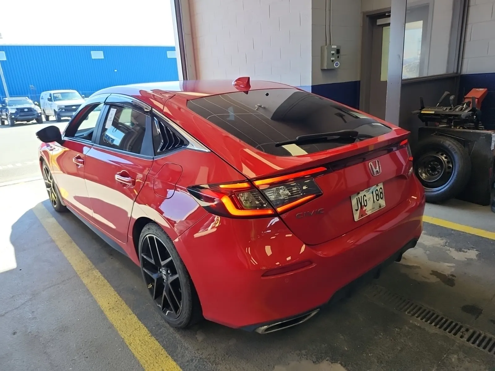 Driver Rear 3/4 Photo