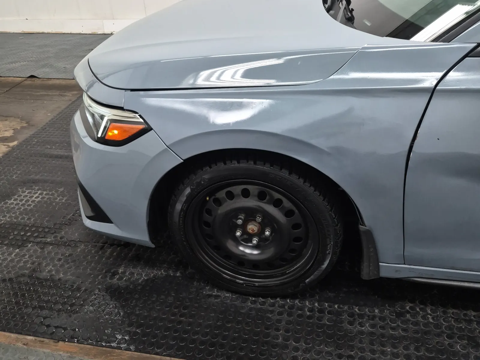 Front driver wheel/tire photo