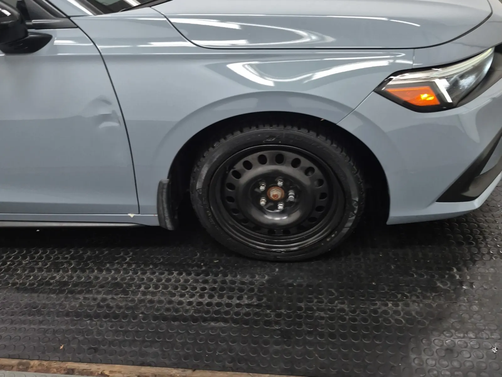 Right Front Wheel/Tire Photo