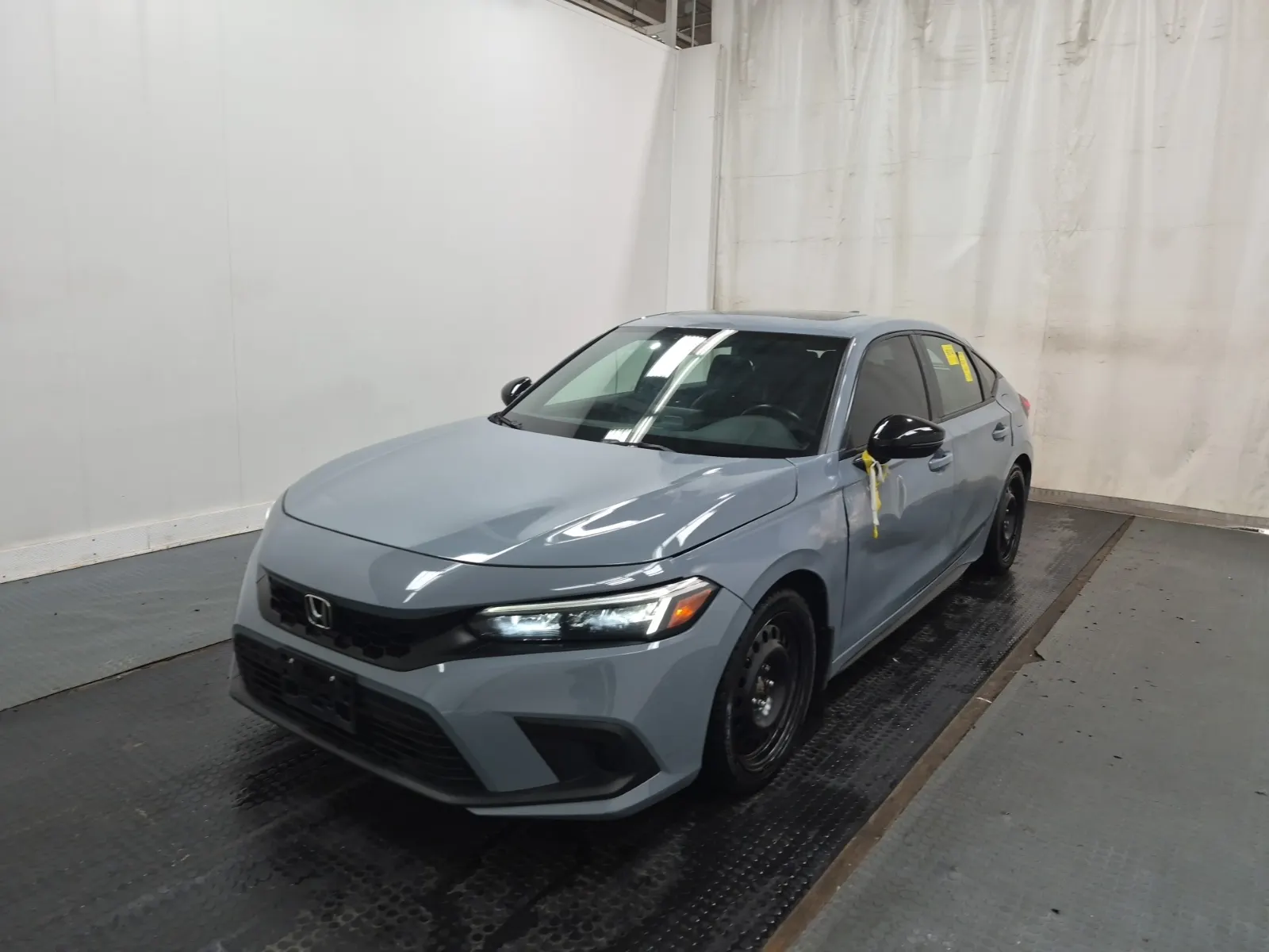 Front driver 3/4 photo