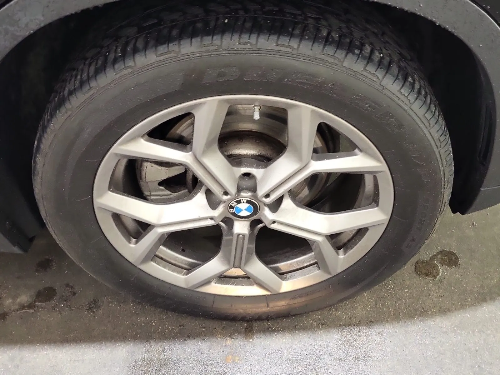 Right Front Wheel/Tire Photo