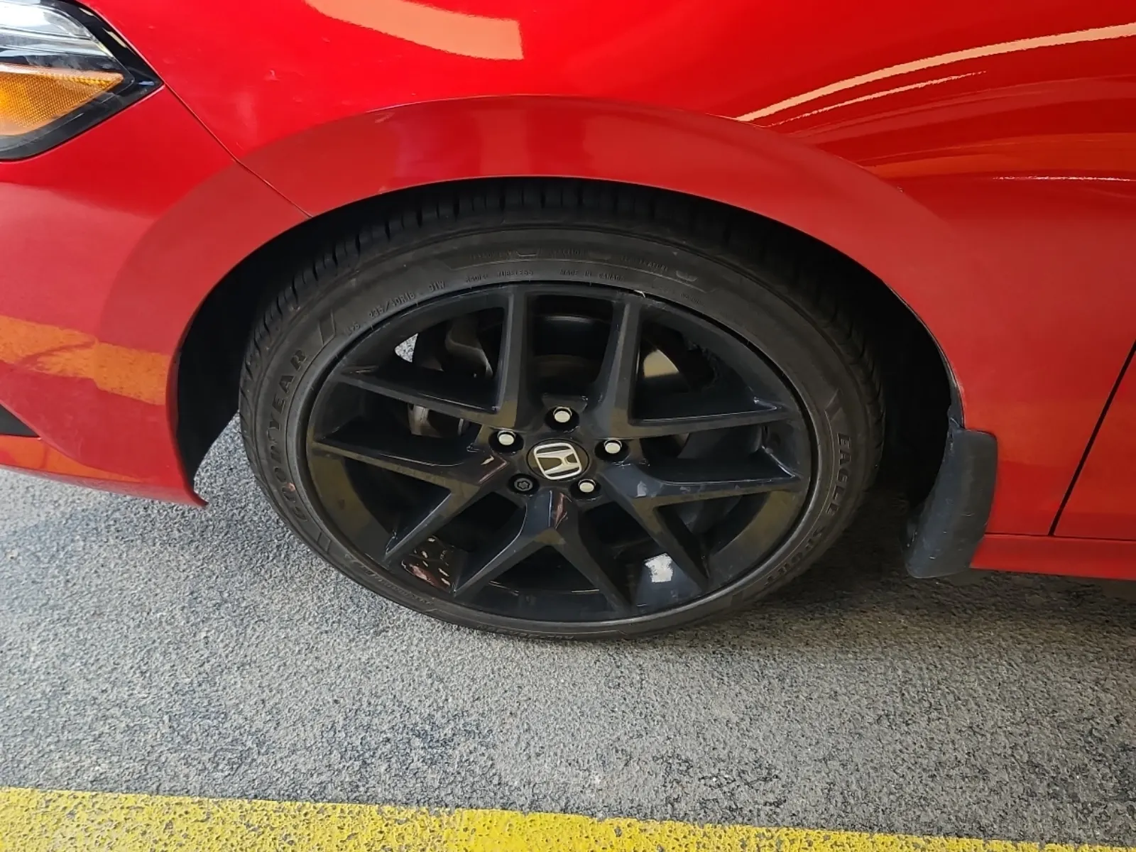 Front driver wheel/tire photo