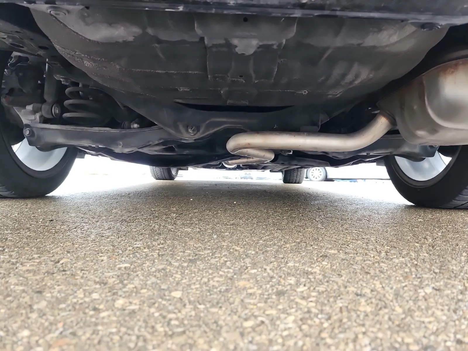 Undercarriage - Rear Photo
