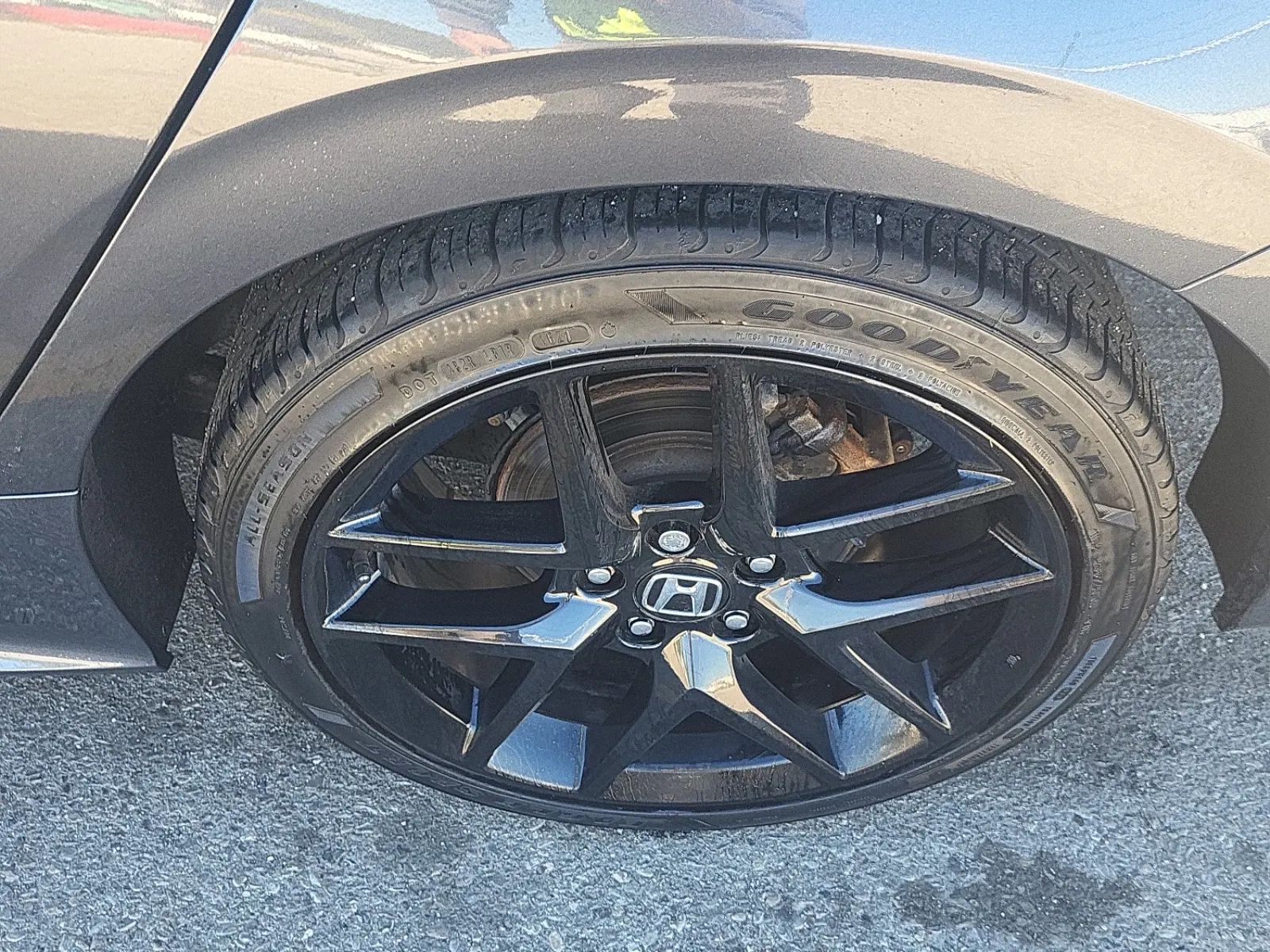 Left Rear Wheel/Tire Photo