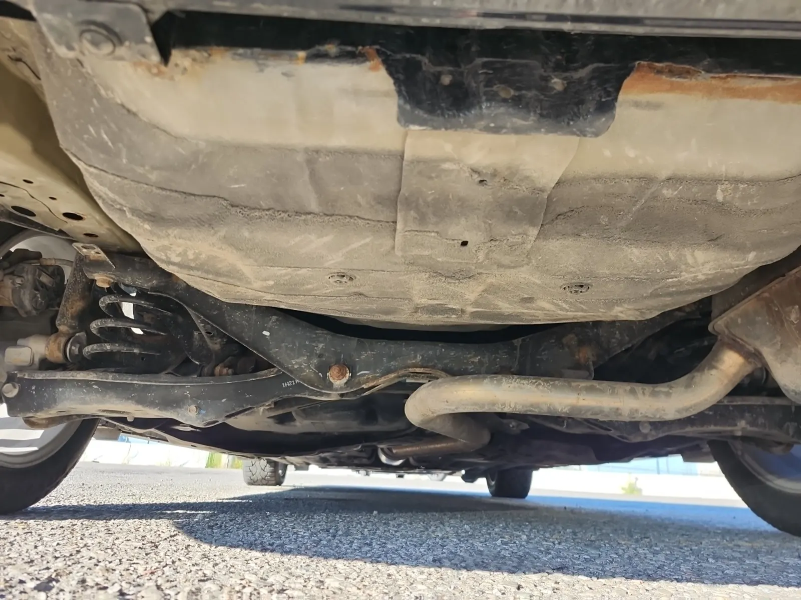 Undercarriage - Rear Photo
