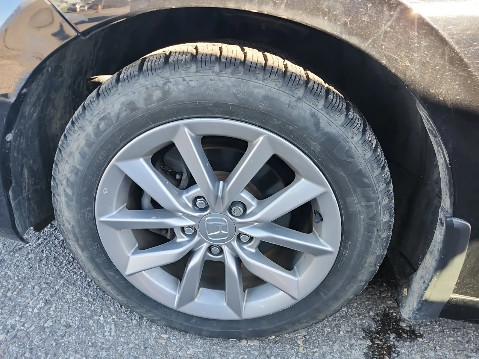 Front driver wheel/tire photo