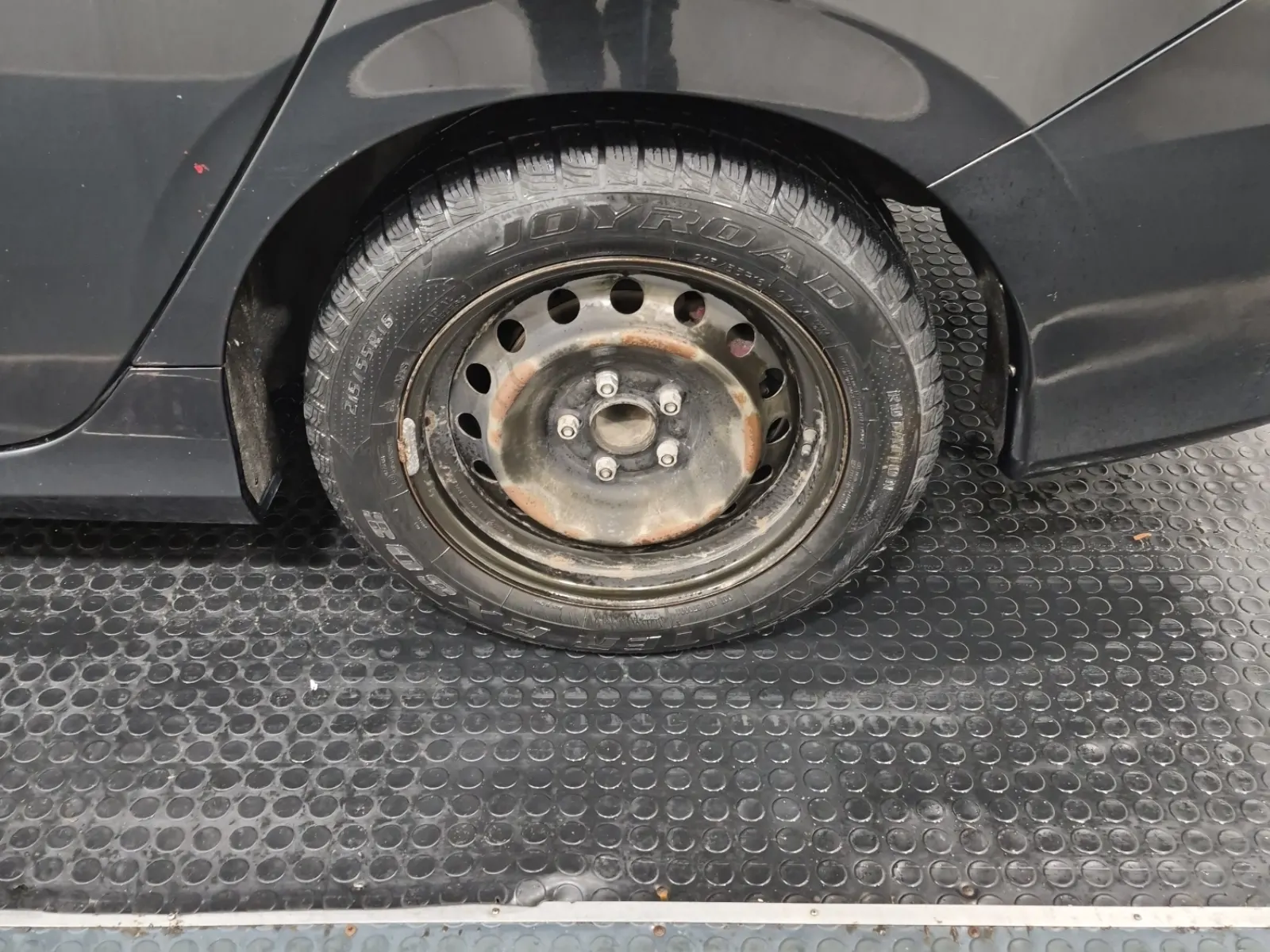 Left Rear Wheel/Tire Photo