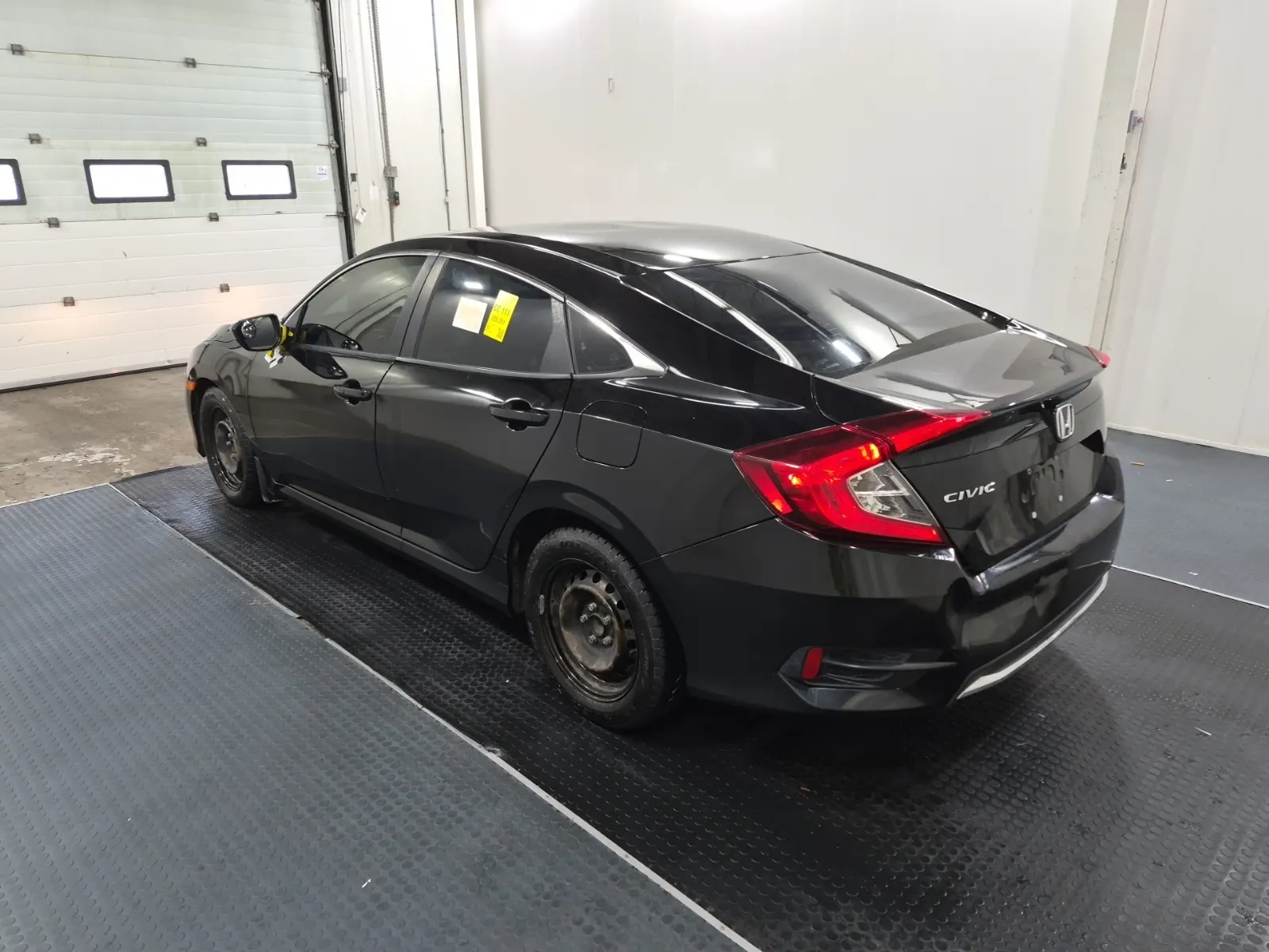 Driver Rear 3/4 Photo