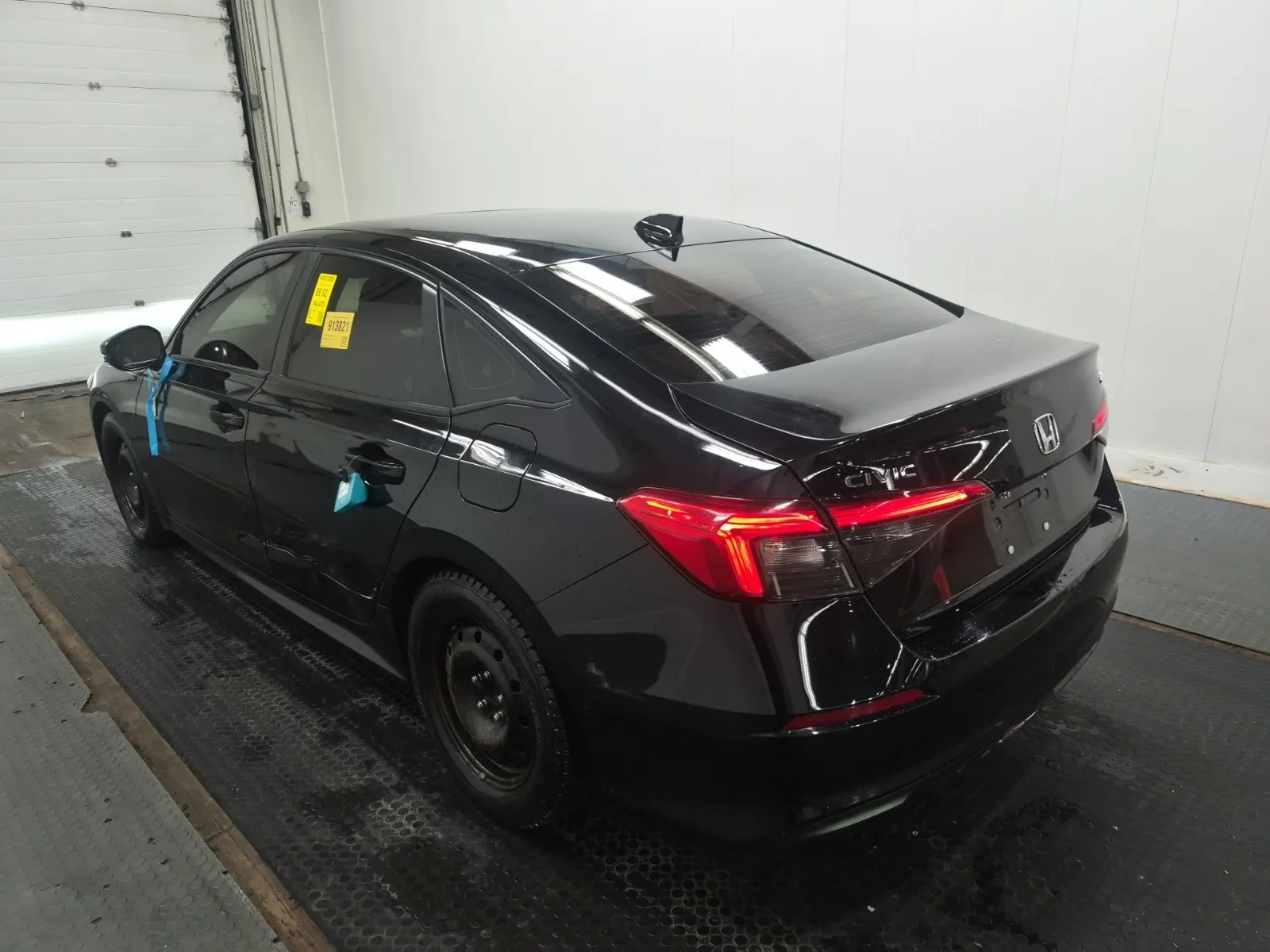 Driver Rear 3/4 Photo