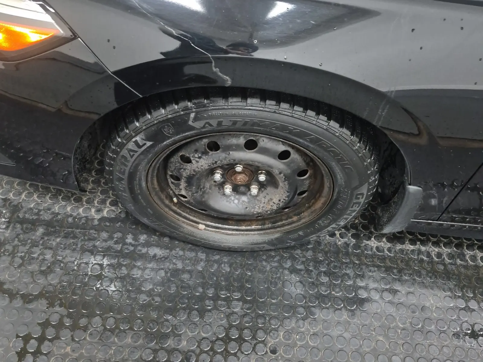Front driver wheel/tire photo