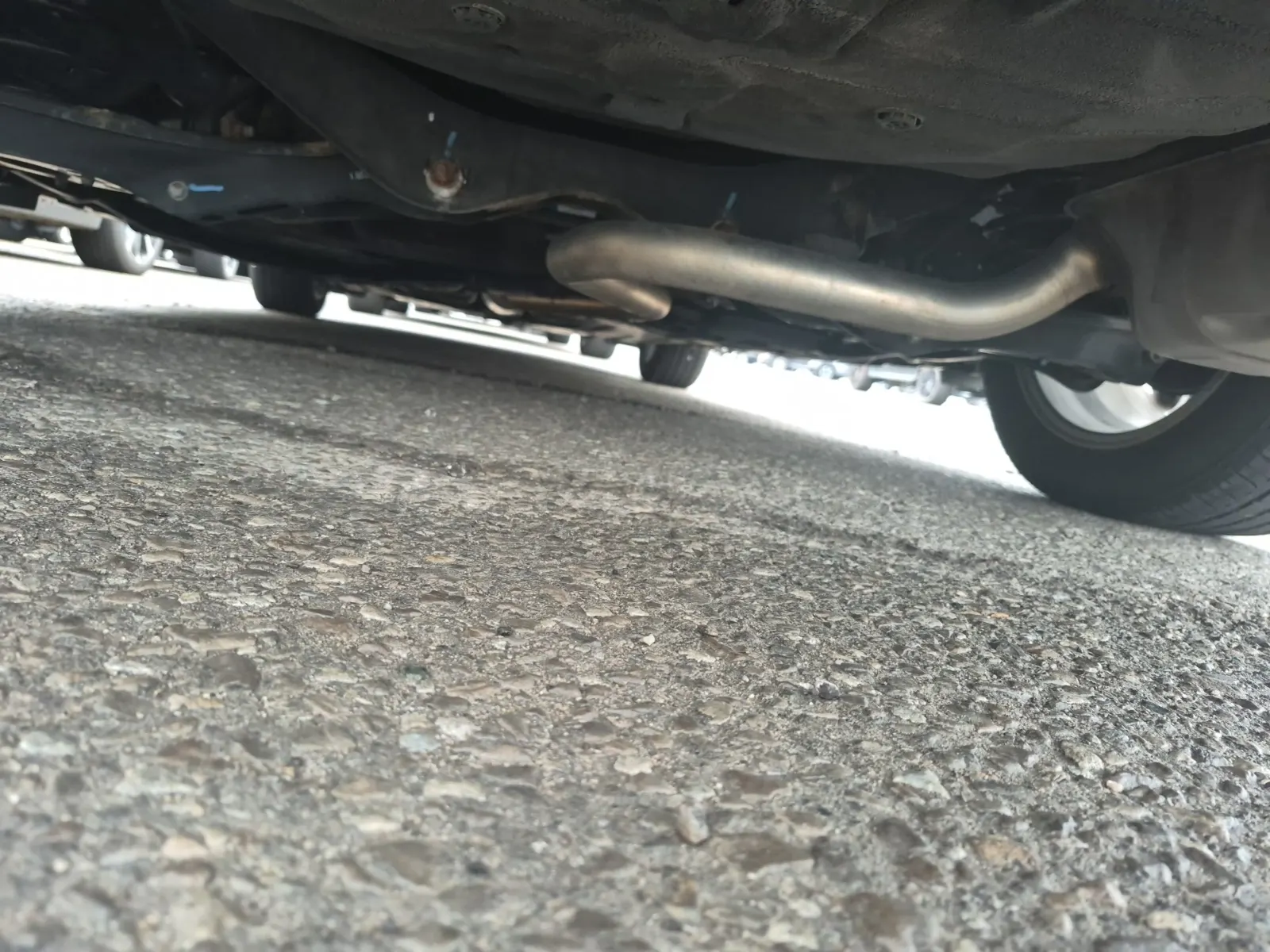 Undercarriage - Rear Photo