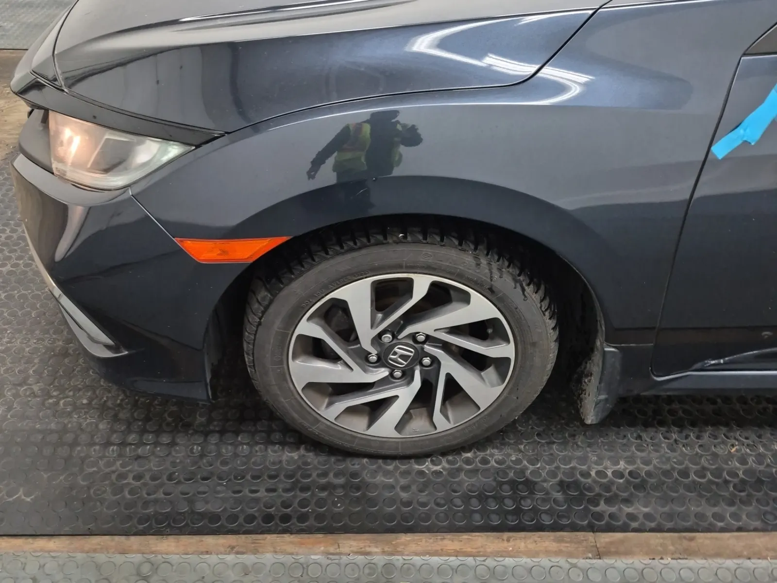 Front driver wheel/tire photo