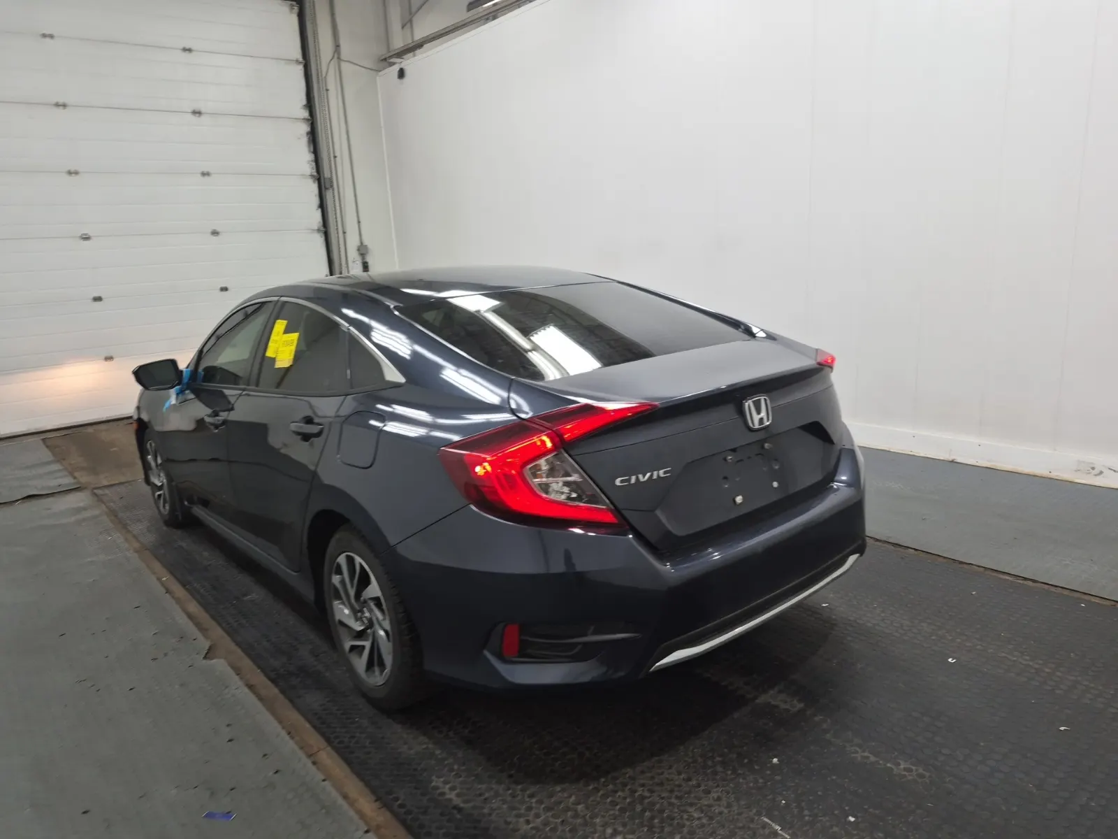 Driver Rear 3/4 Photo