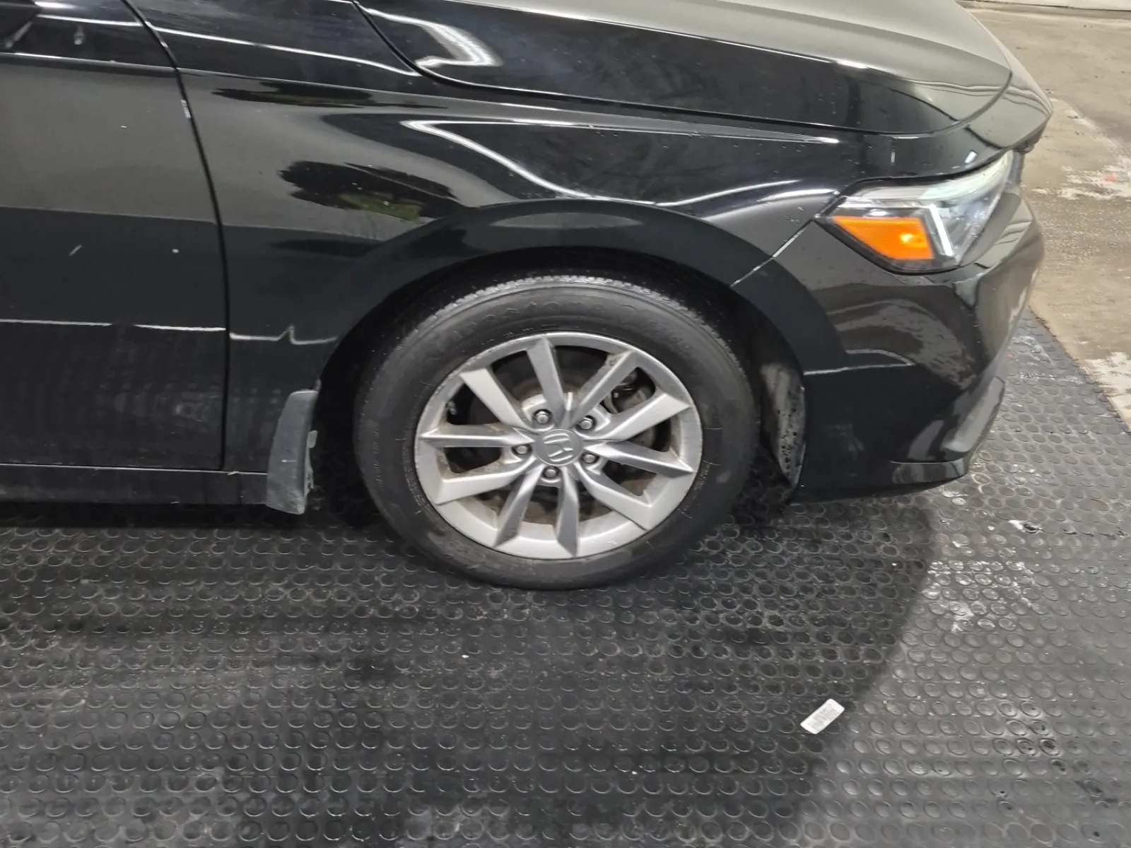 Right Front Wheel/Tire Photo