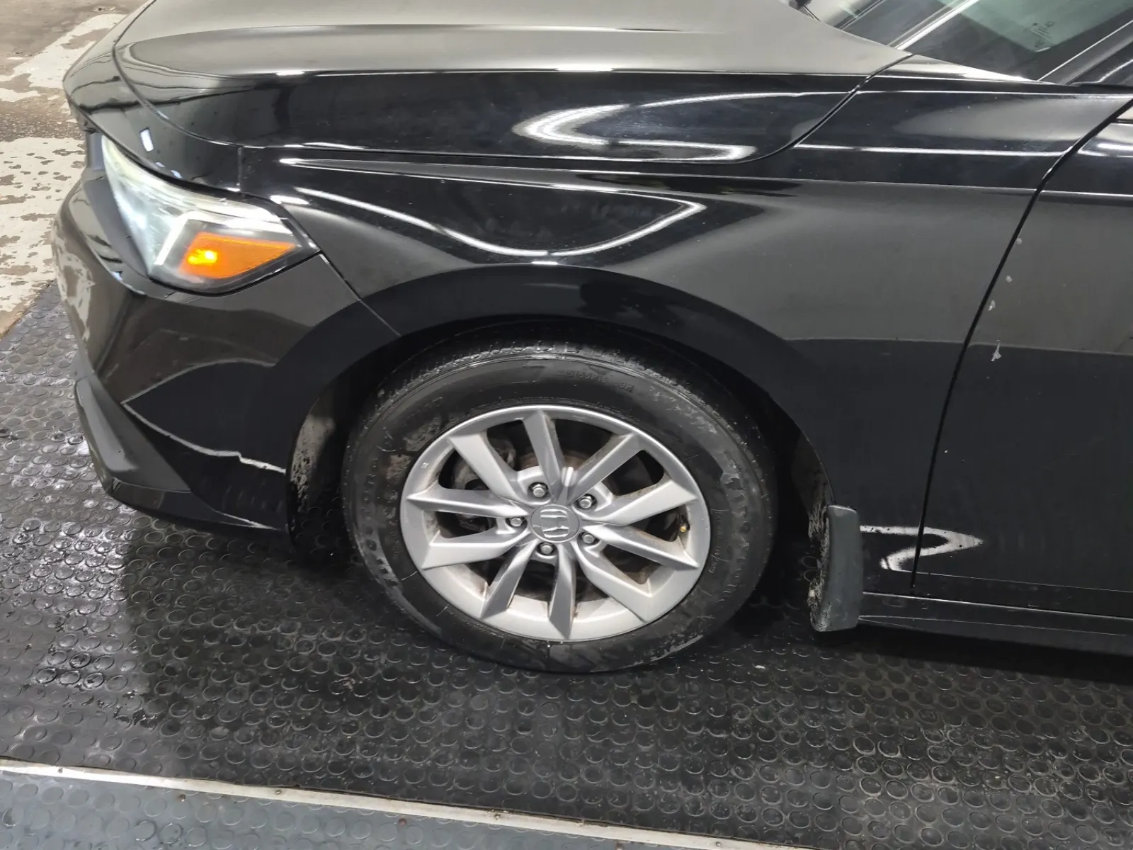 Front driver wheel/tire photo