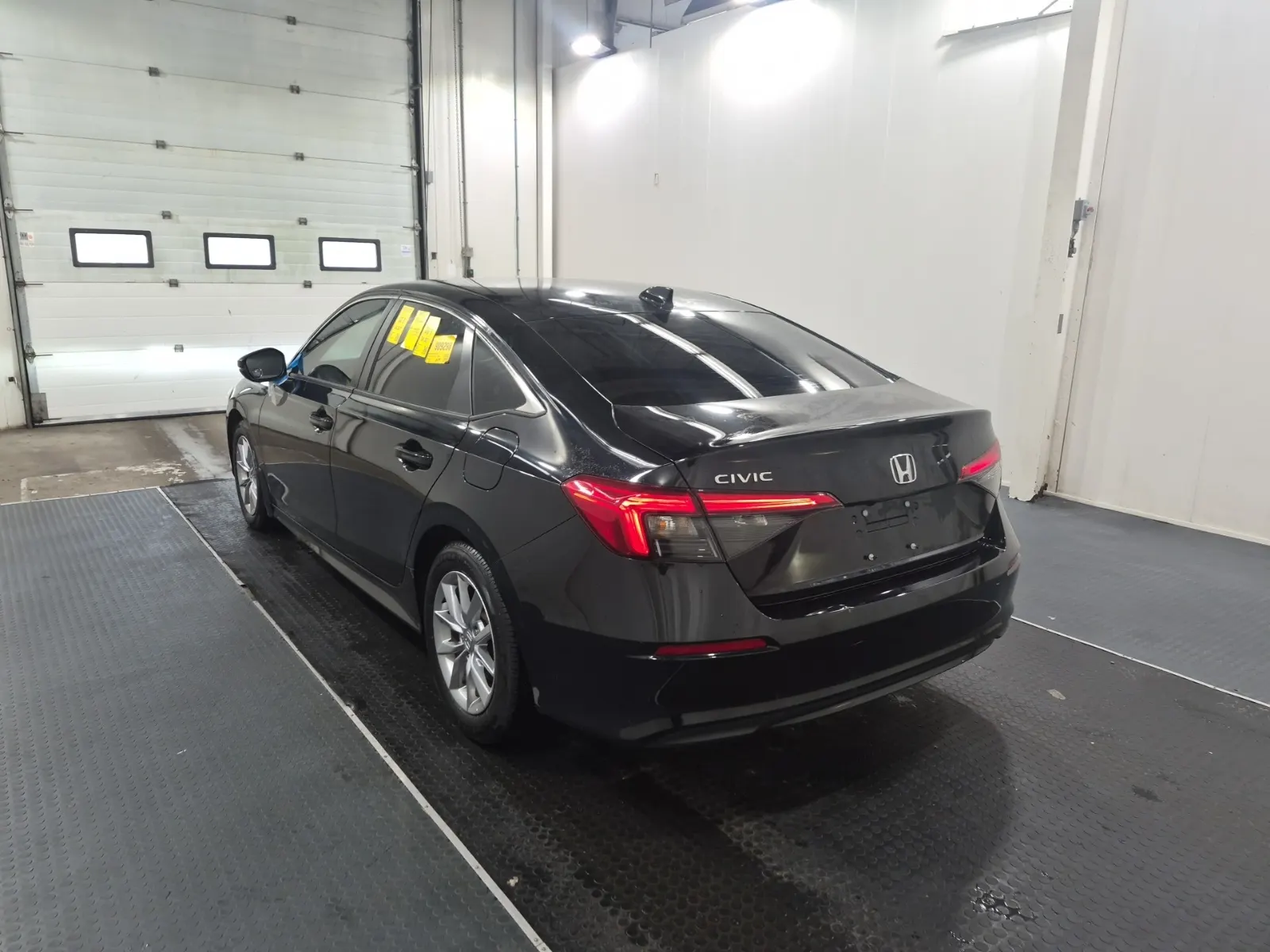 Driver Rear 3/4 Photo