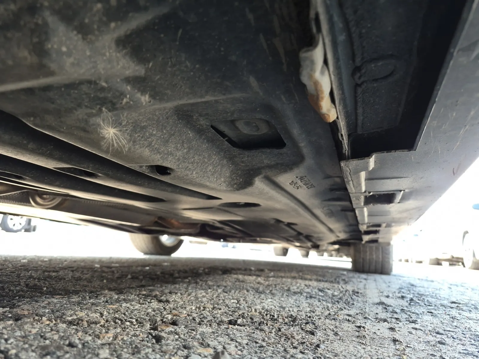 Undercarriage - Passenger Photo