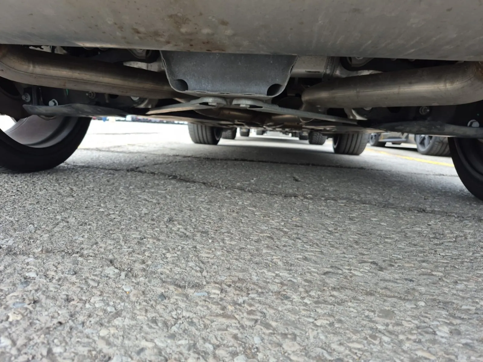 Undercarriage - Rear Photo