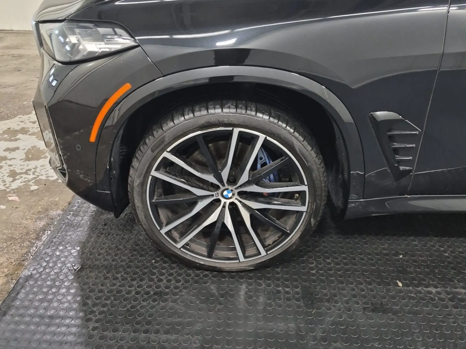 Front driver wheel/tire photo