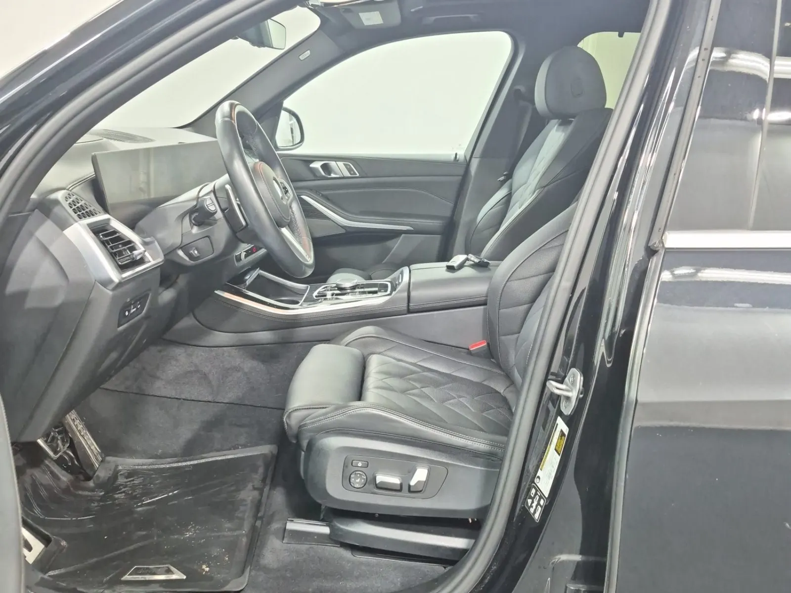 Front Interior Photo