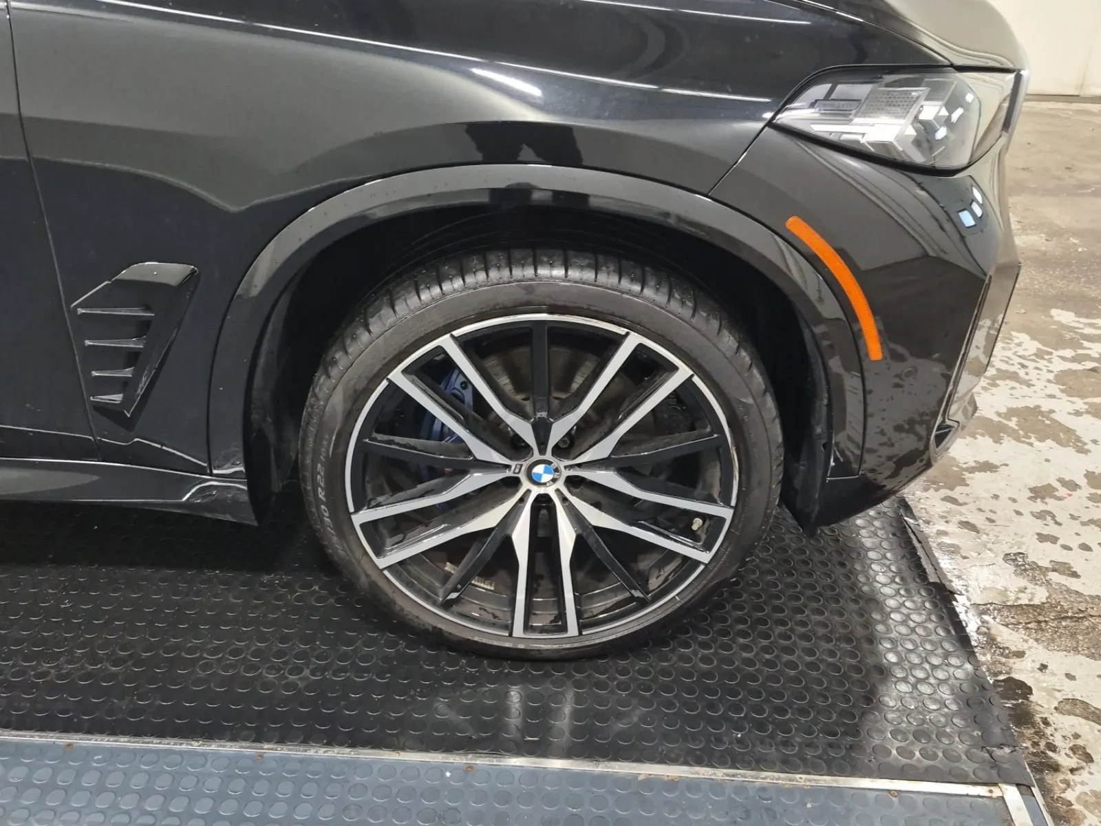 Right Front Wheel/Tire Photo