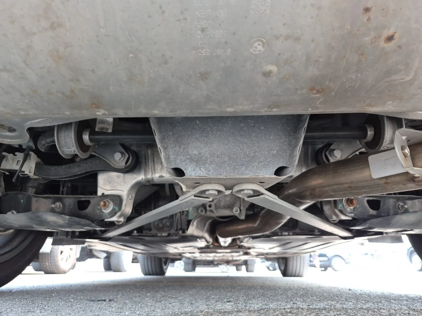 Undercarriage - Rear Photo