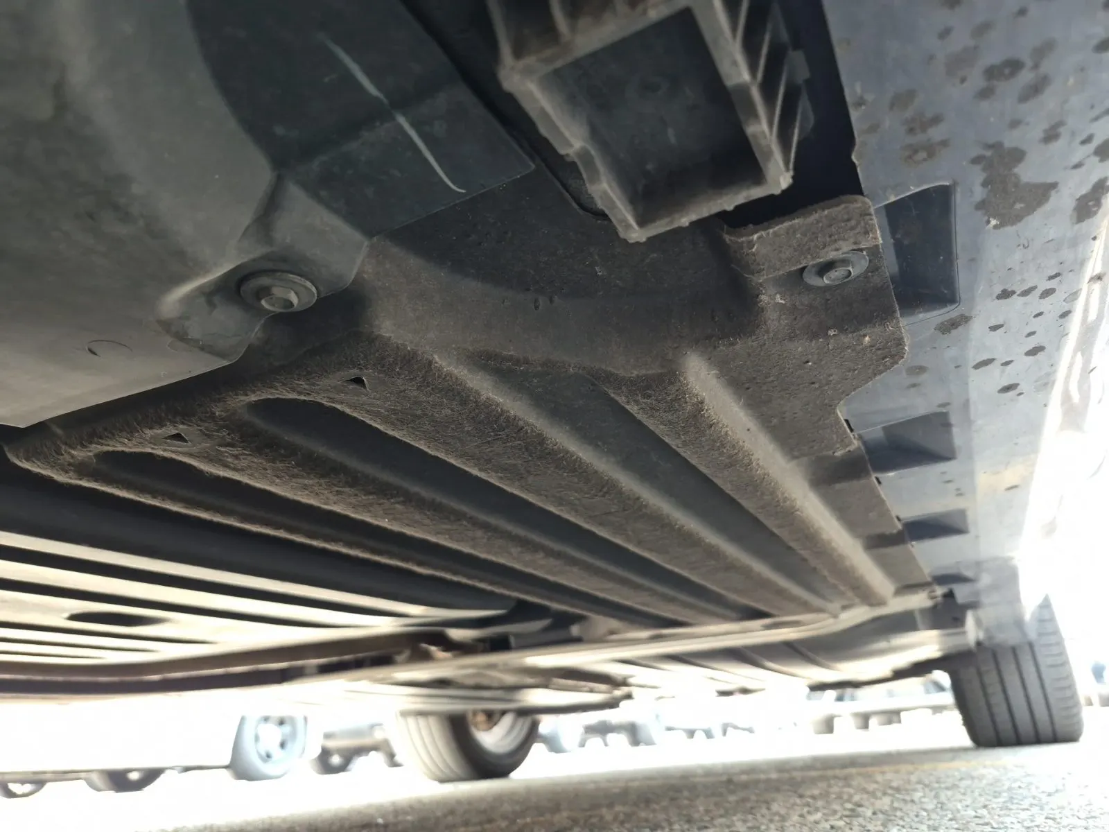 Undercarriage - Driver Photo