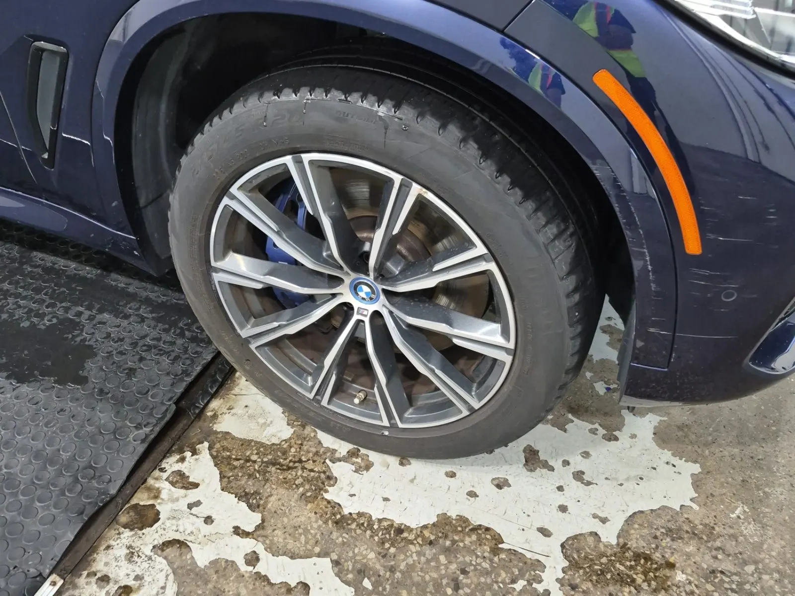Right Front Wheel/Tire Photo