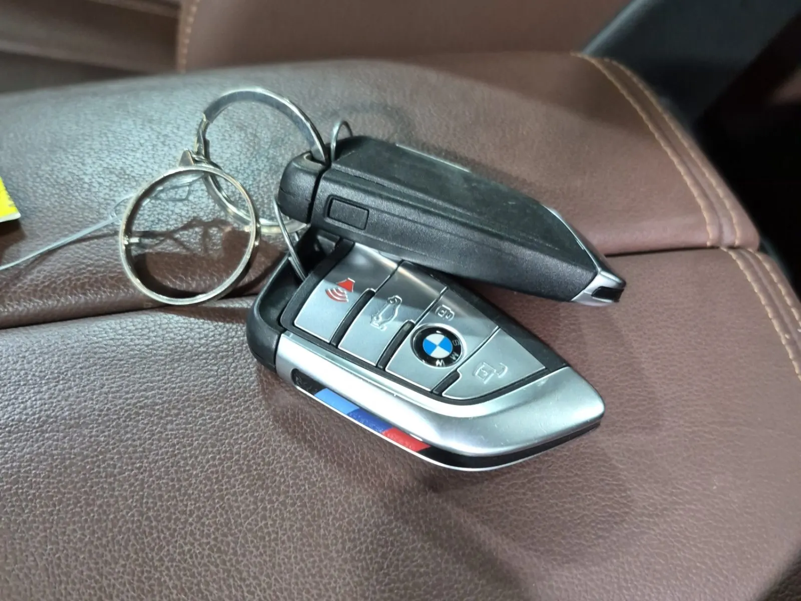 Keys/Fobs/Manual Photo
