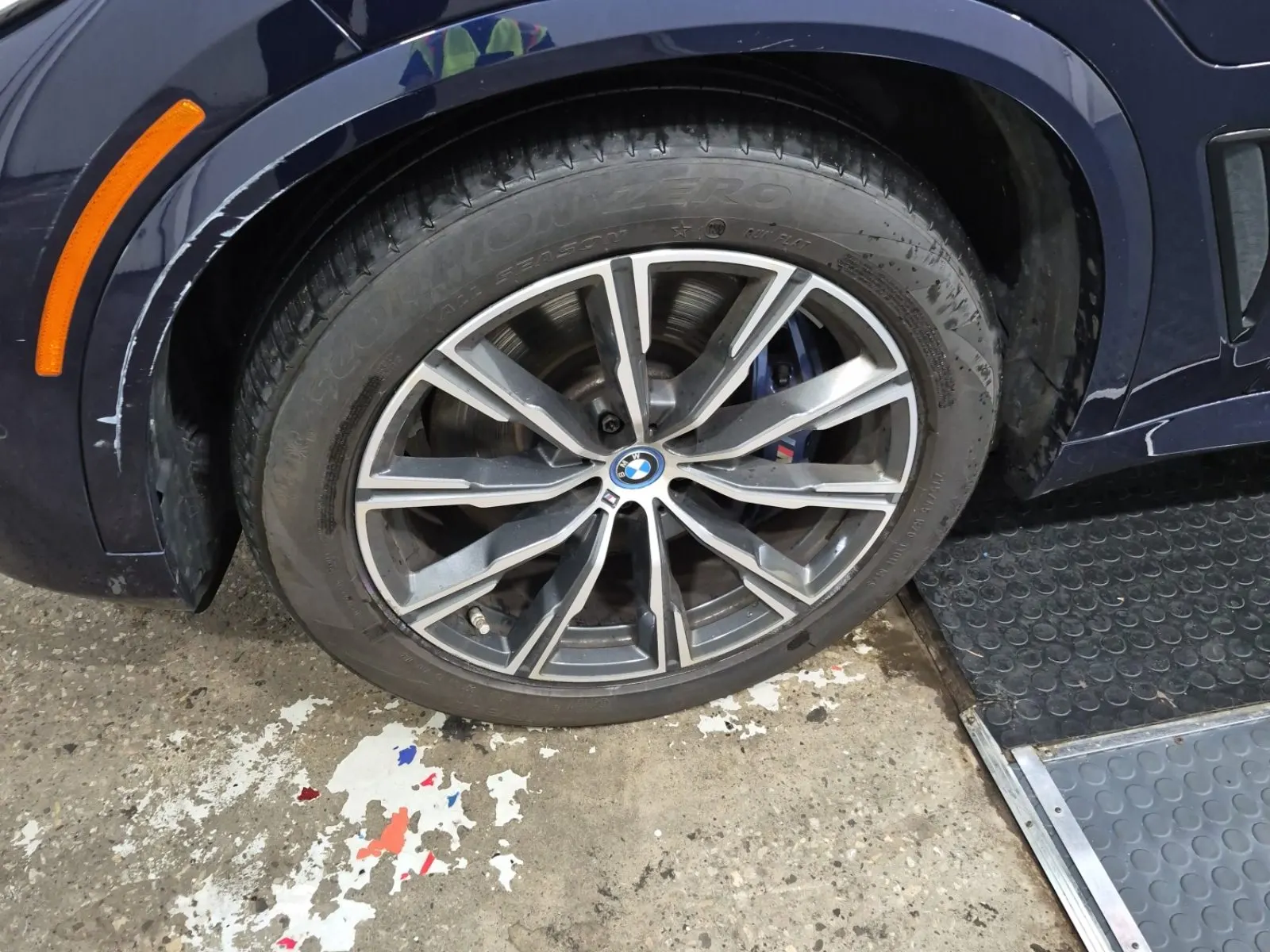 Front driver wheel/tire photo