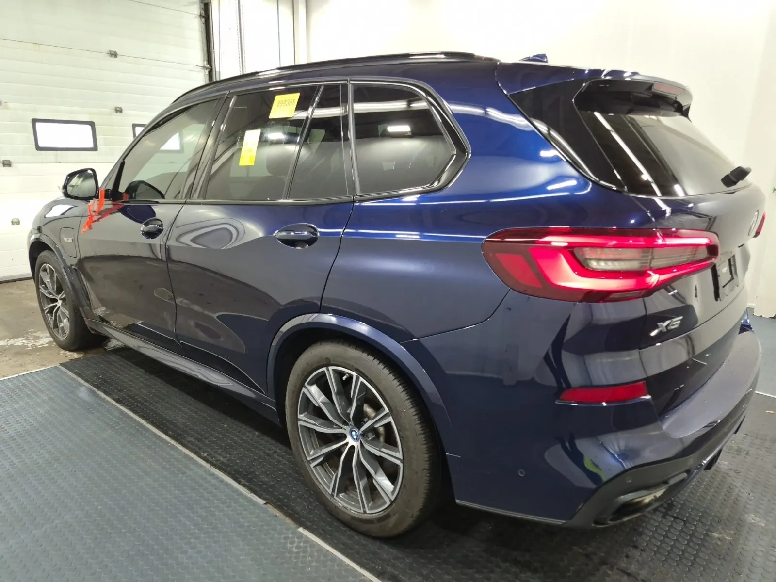Driver Rear 3/4 Photo