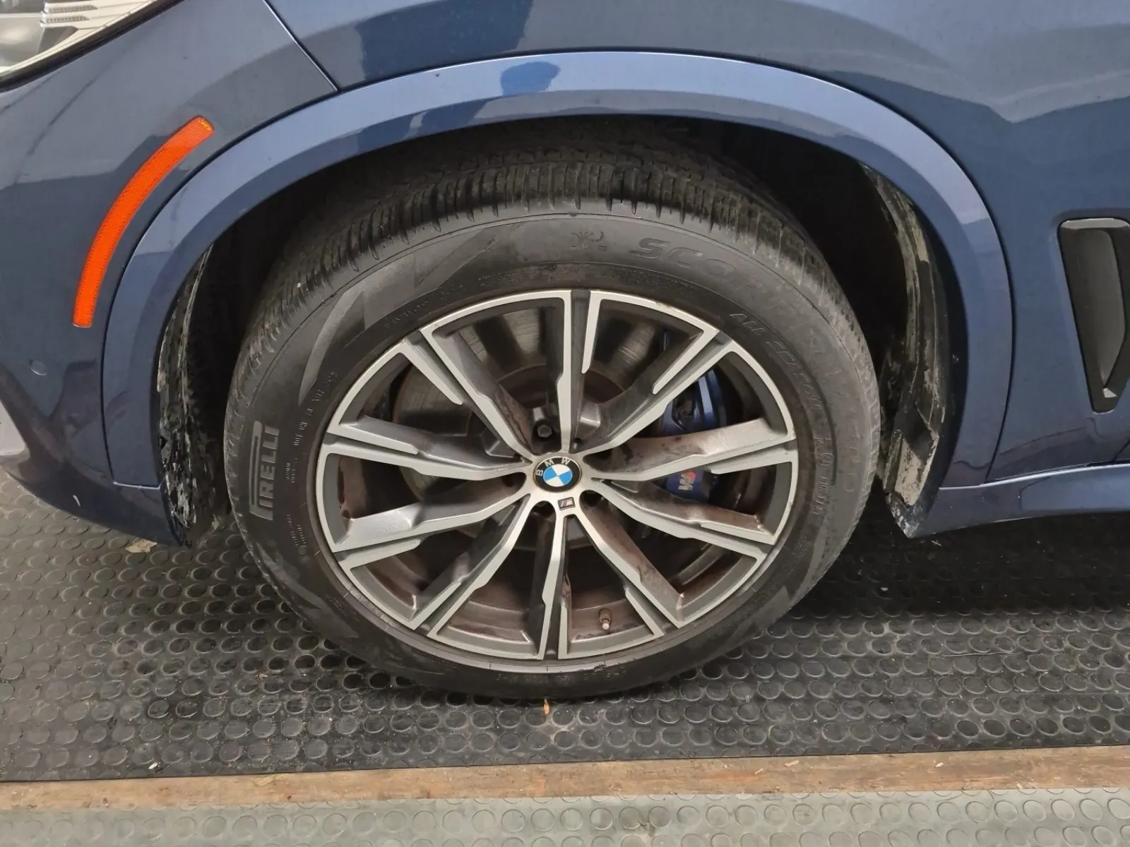 Front driver wheel/tire photo