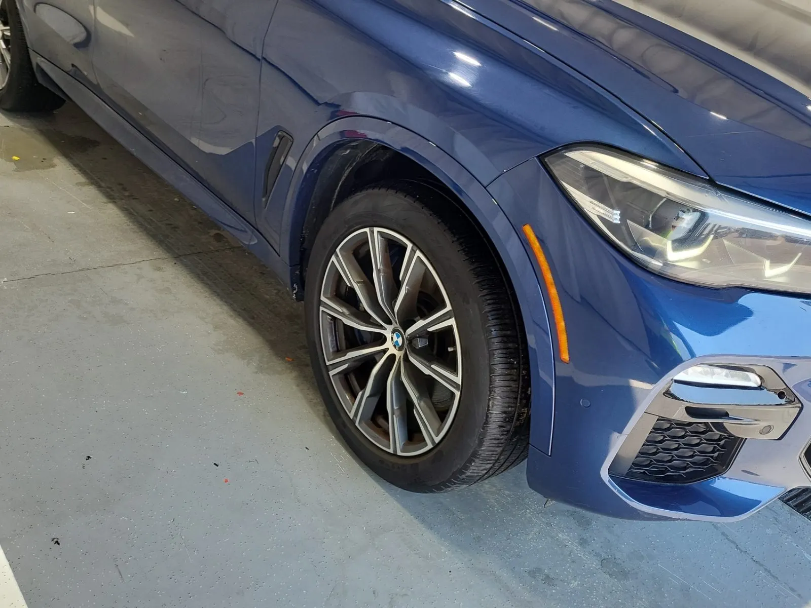 Right Front Wheel/Tire Photo