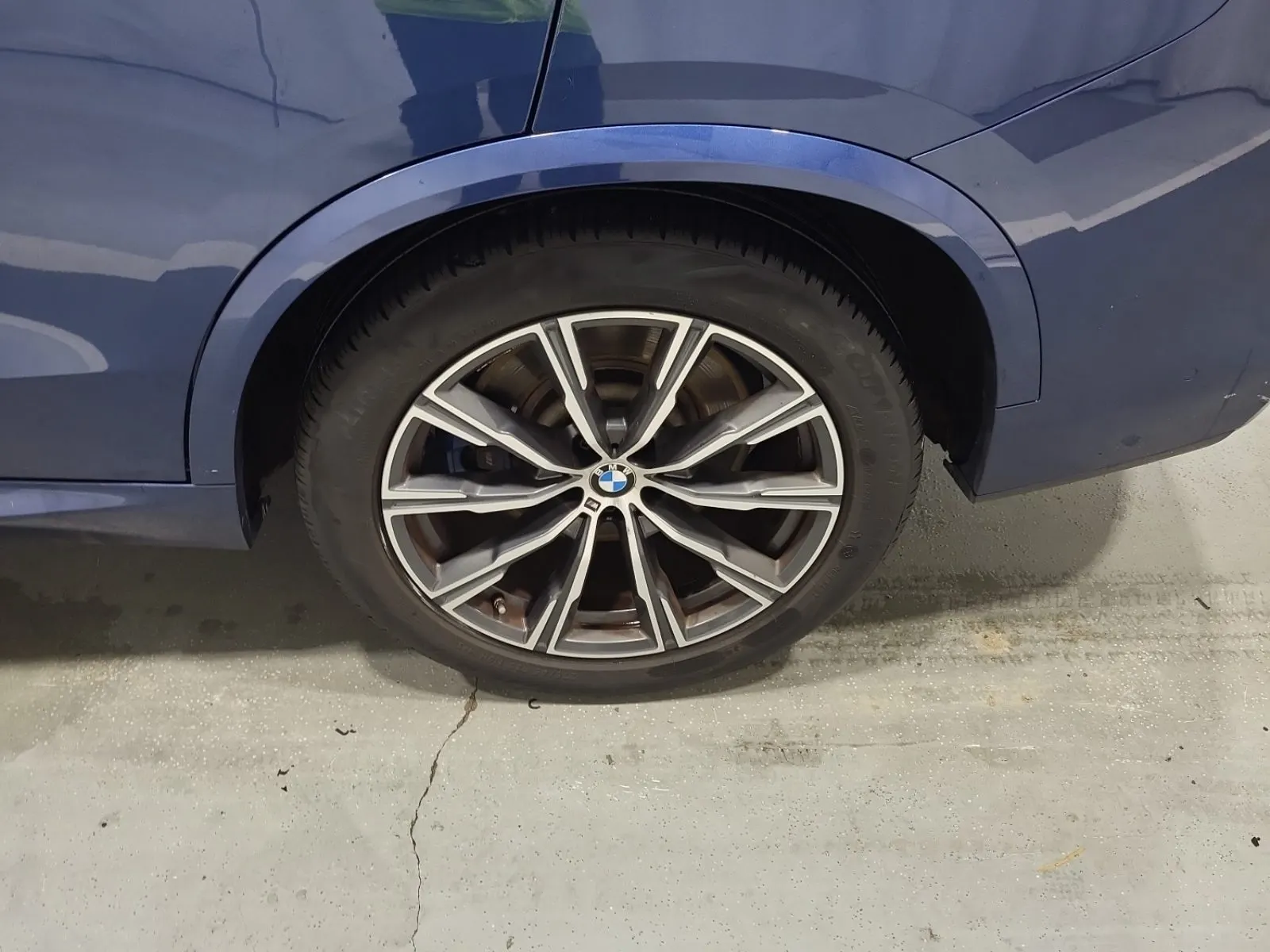 Left Rear Wheel/Tire Photo