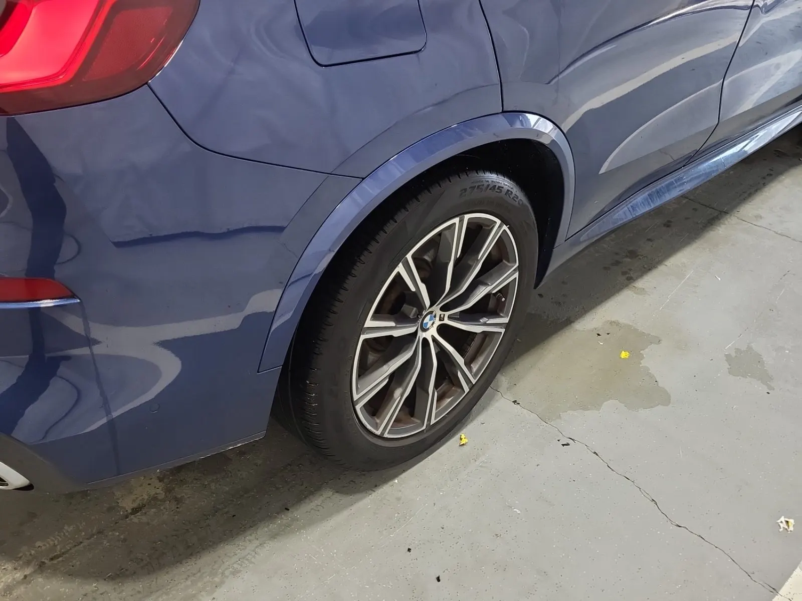 Right Rear Wheel/Tire Photo