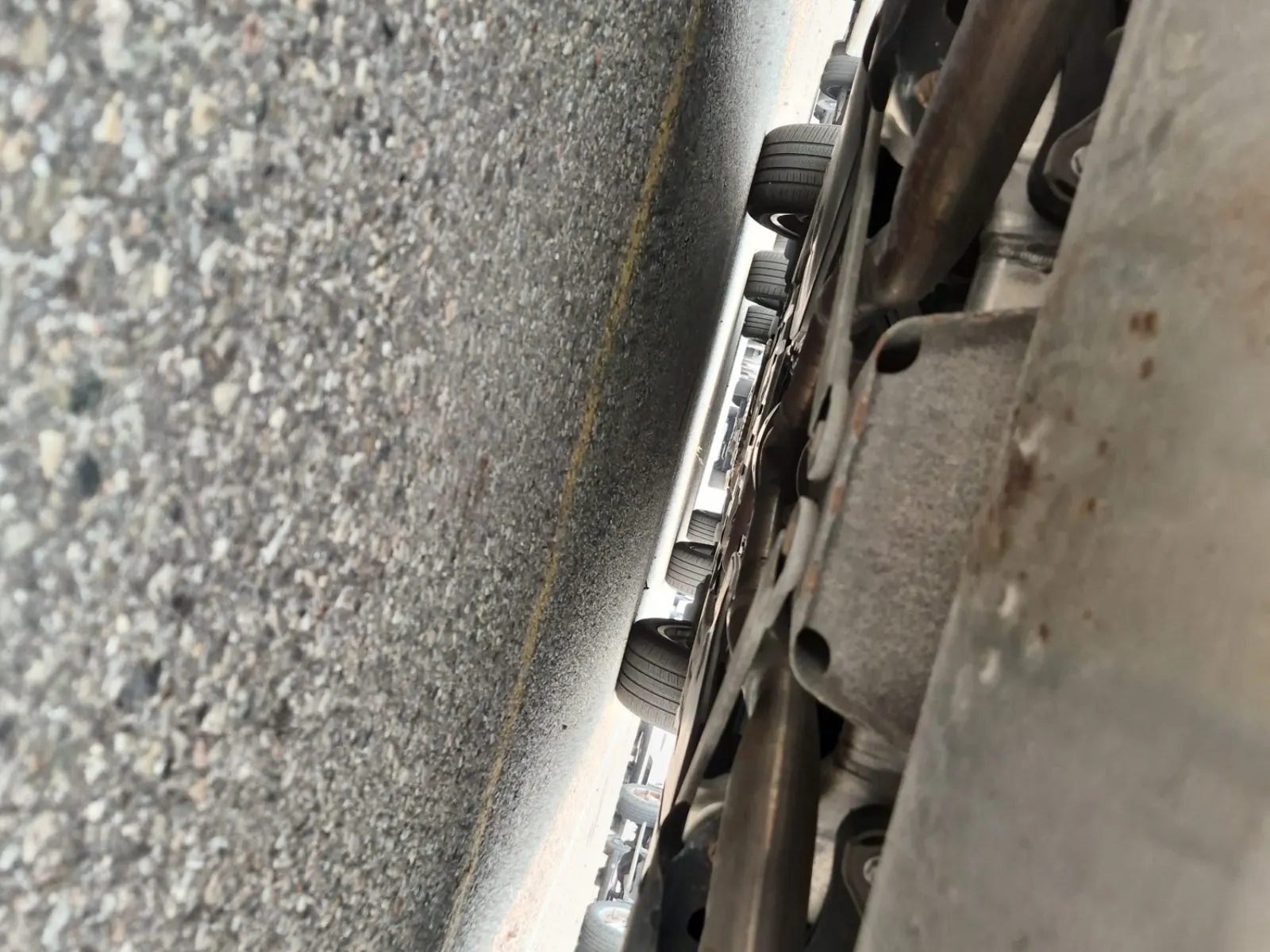 Undercarriage - Rear Photo