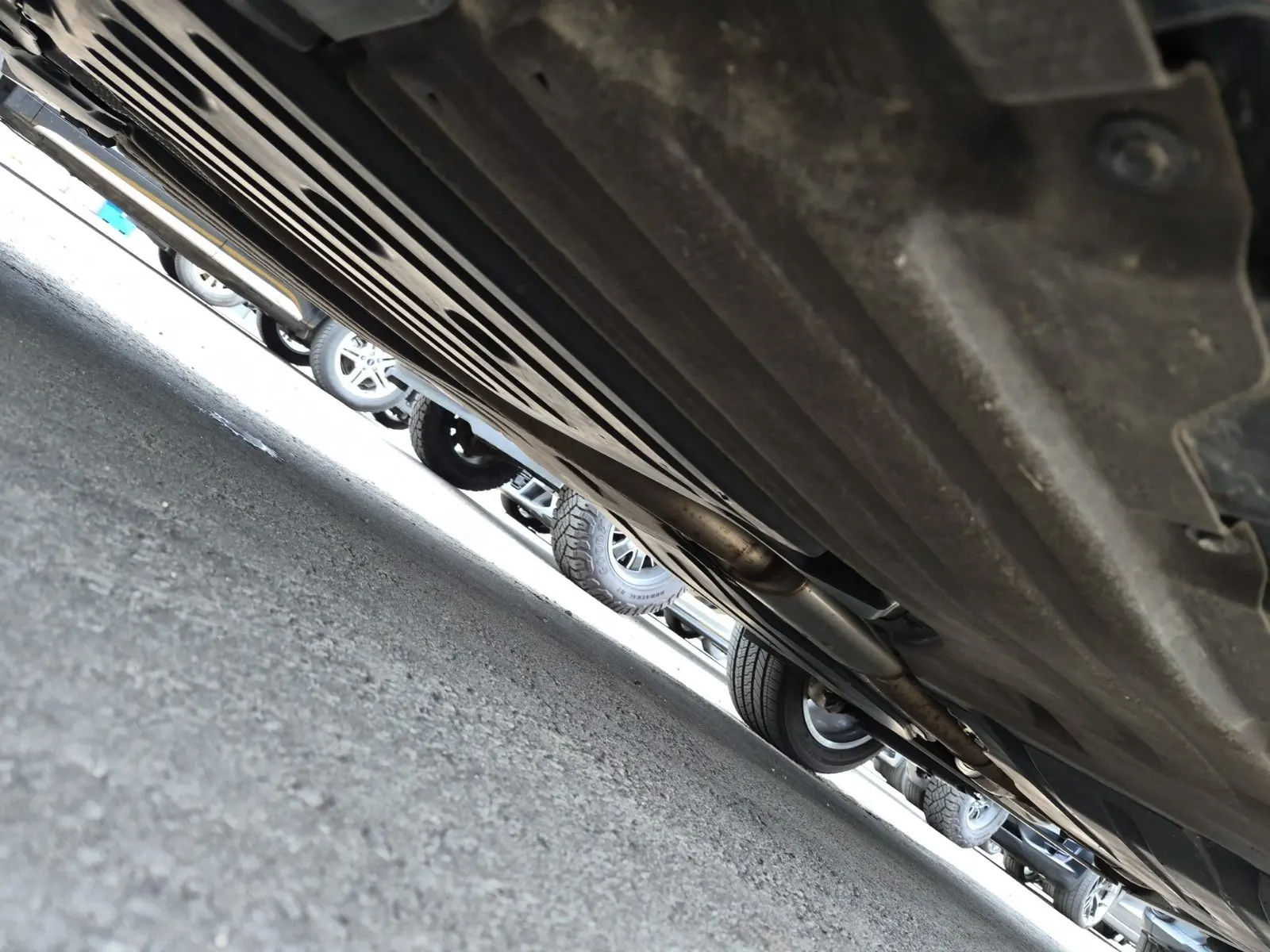 Undercarriage - Driver Photo