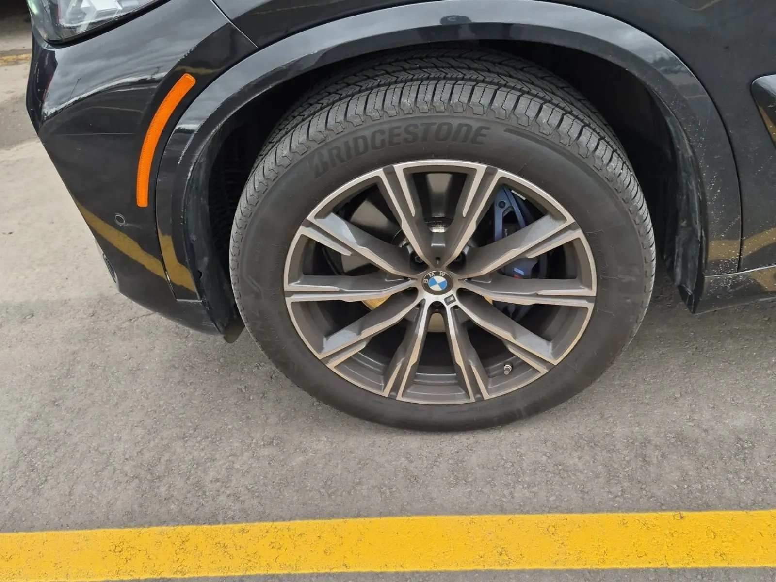 Front driver wheel/tire photo