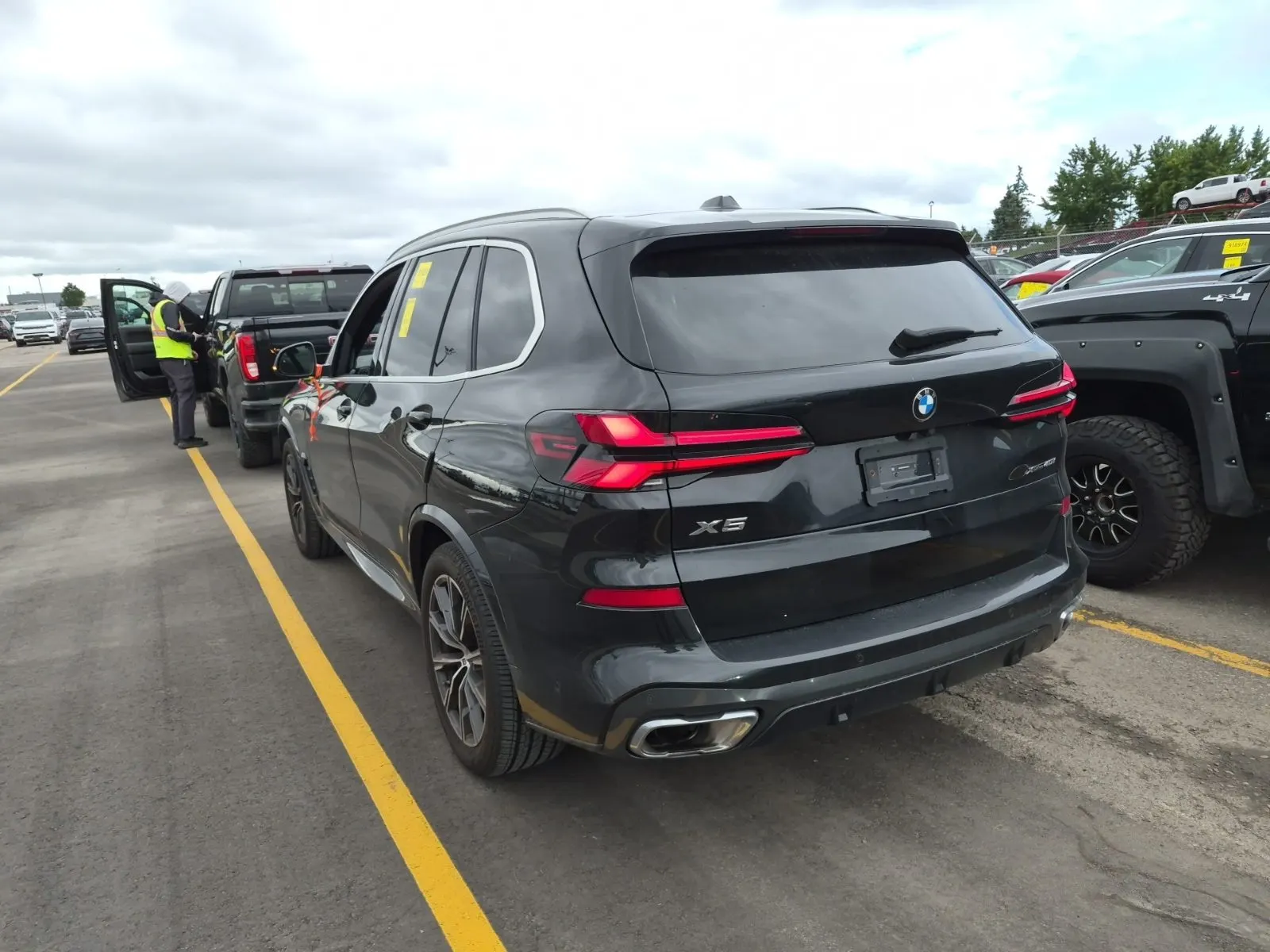 Driver Rear 3/4 Photo