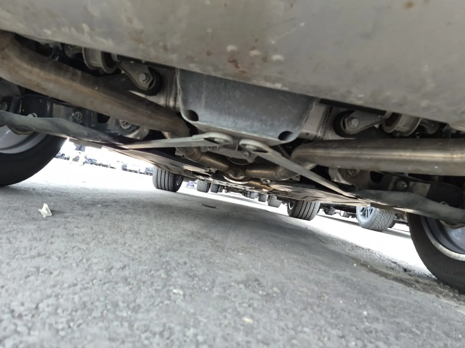 Undercarriage - Rear Photo
