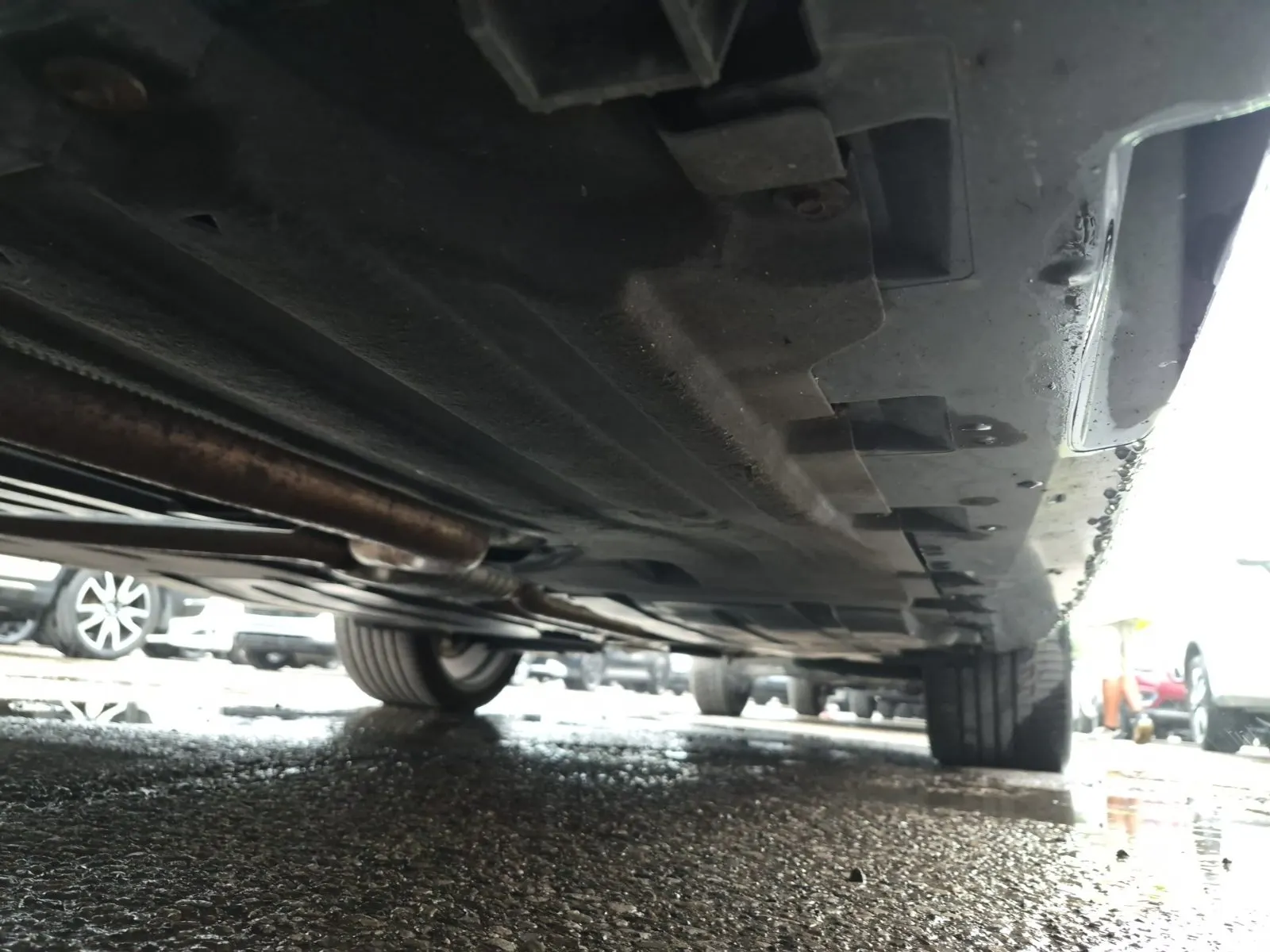 Undercarriage - Driver Photo