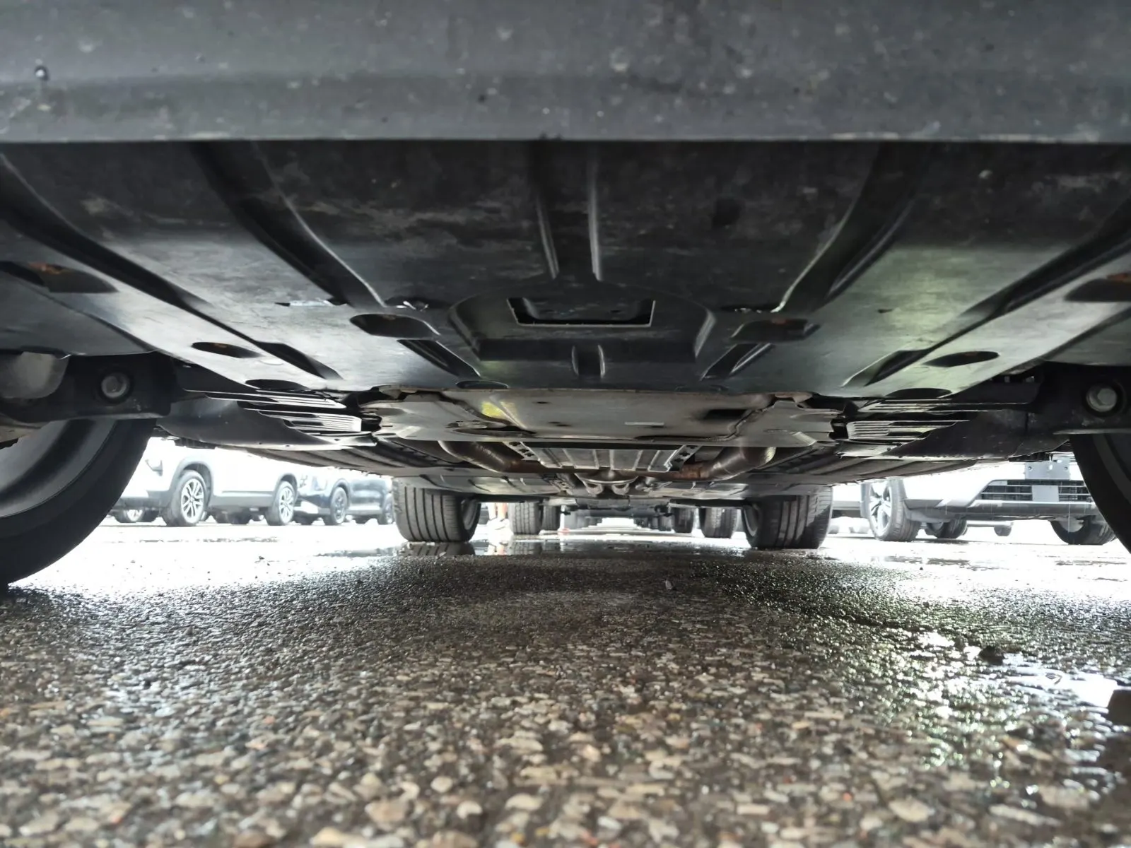 Undercarriage - Front Photo