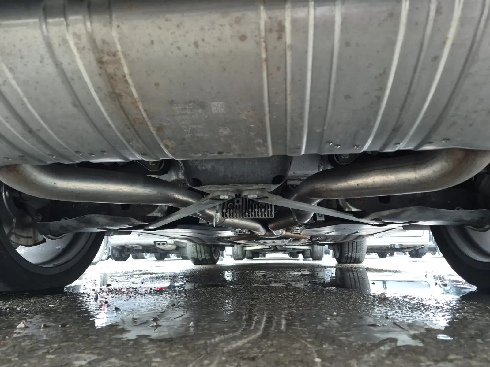 Undercarriage - Rear Photo